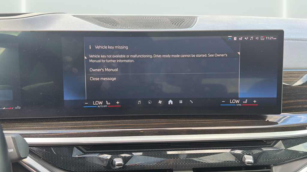 Used 2024 Alpine White BMW sDrive40i image 31