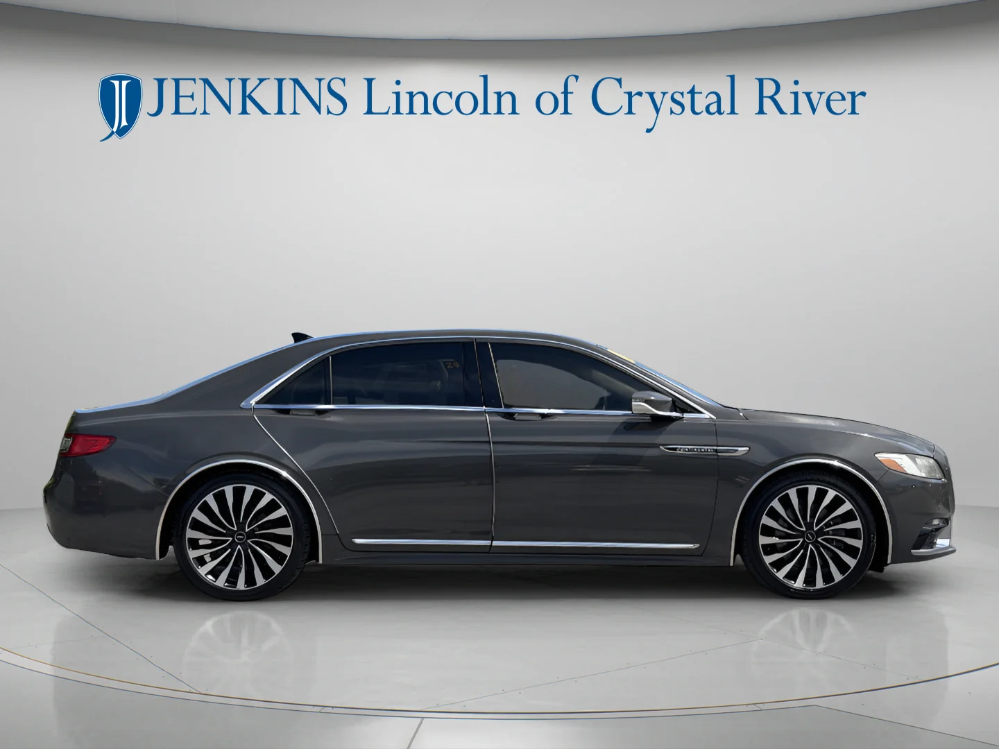 Used 2018 Magnetic Gray Metallic Lincoln Black Label image 2