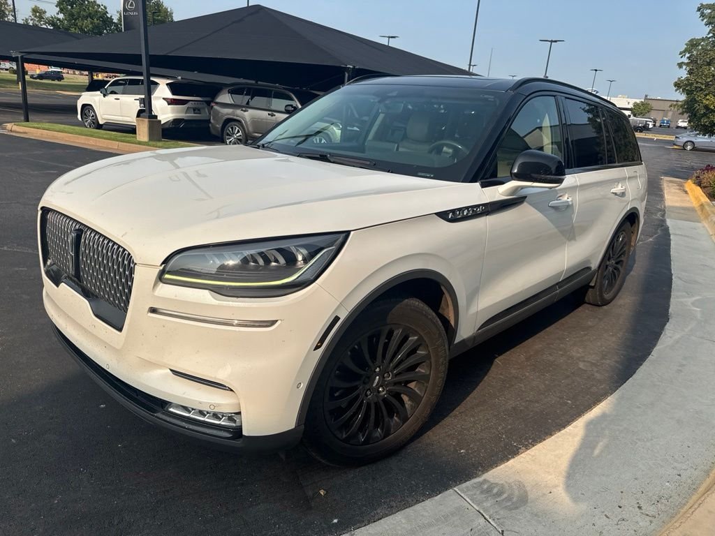 Used 2020 White Lincoln Reserve image 1