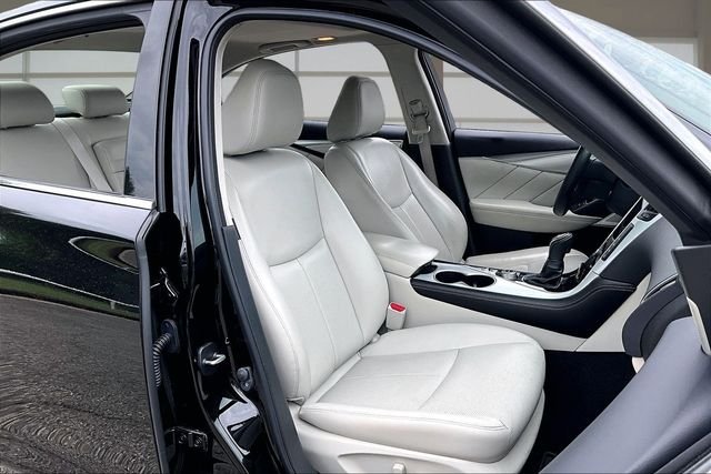 Used 2023 Black INFINITI LUXE image 7