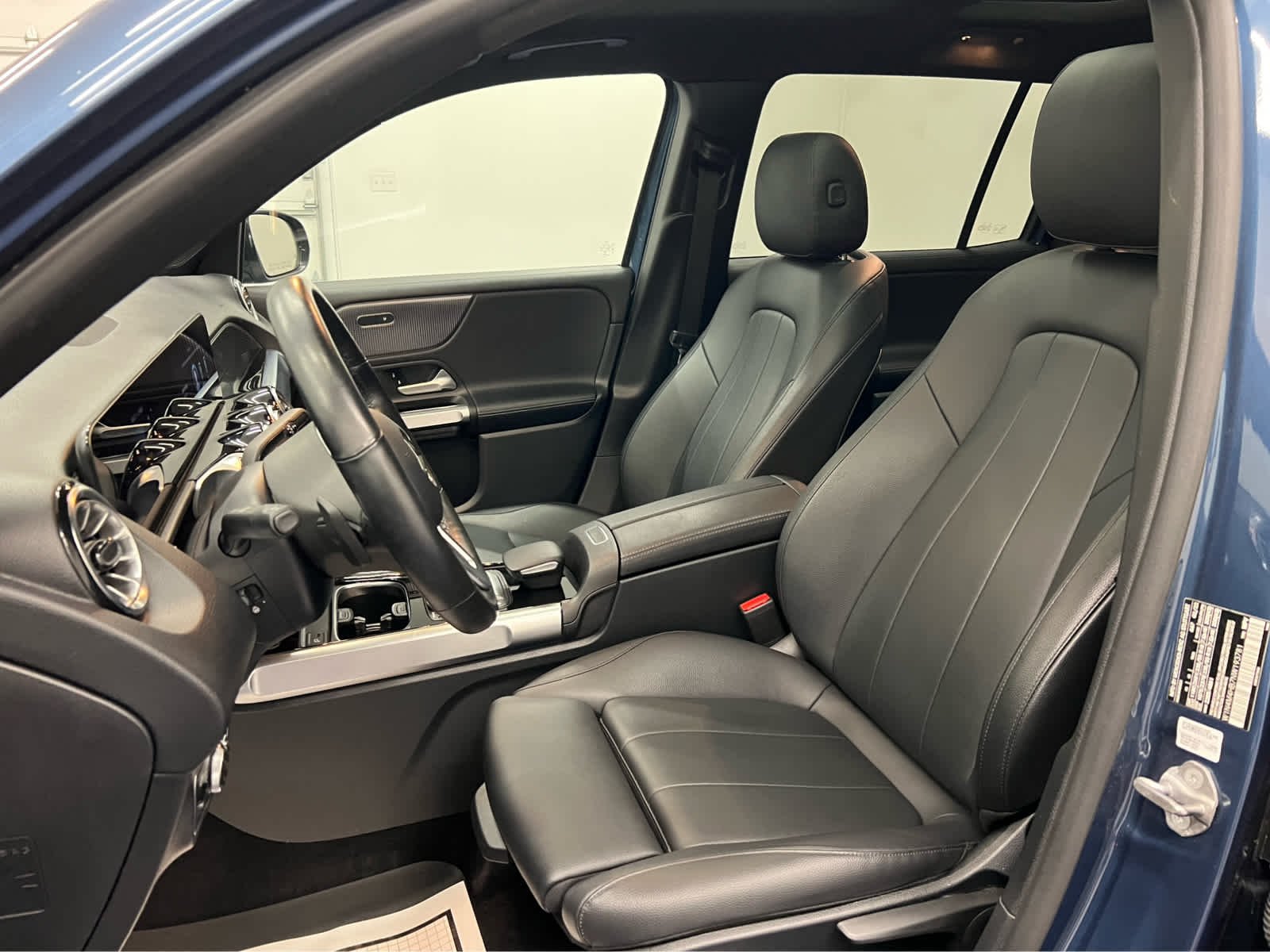 Used 2022 Denim Blue Metallic Mercedes-Benz GLB 250 image 4
