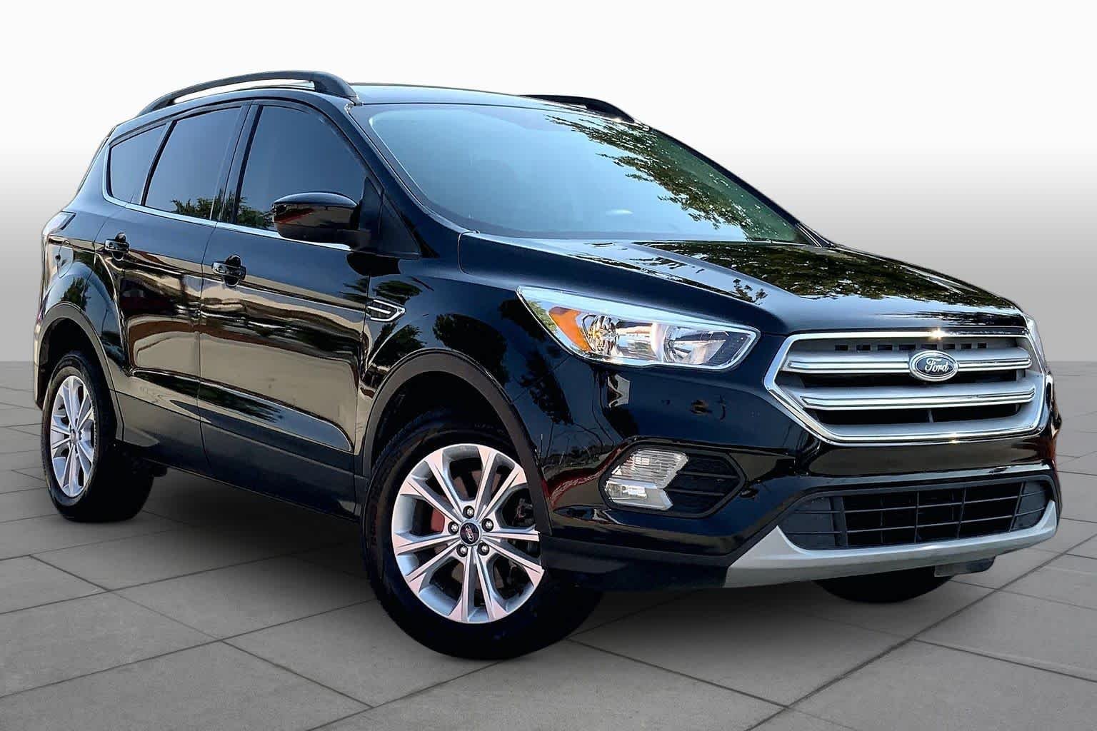 Used 2018 Shadow Black Ford SE image 3