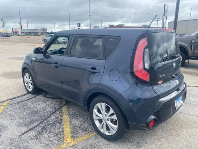 Used 2016 Blue Kia Plus image 8