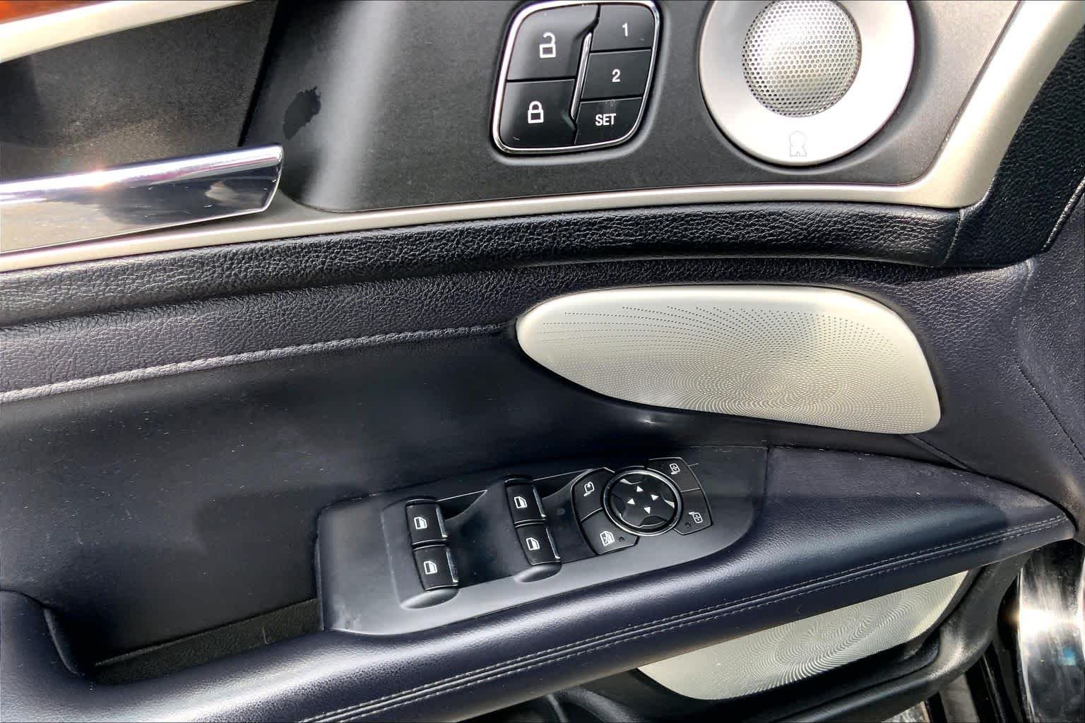 Used 2018 Black Velvet Lincoln Reserve image 36