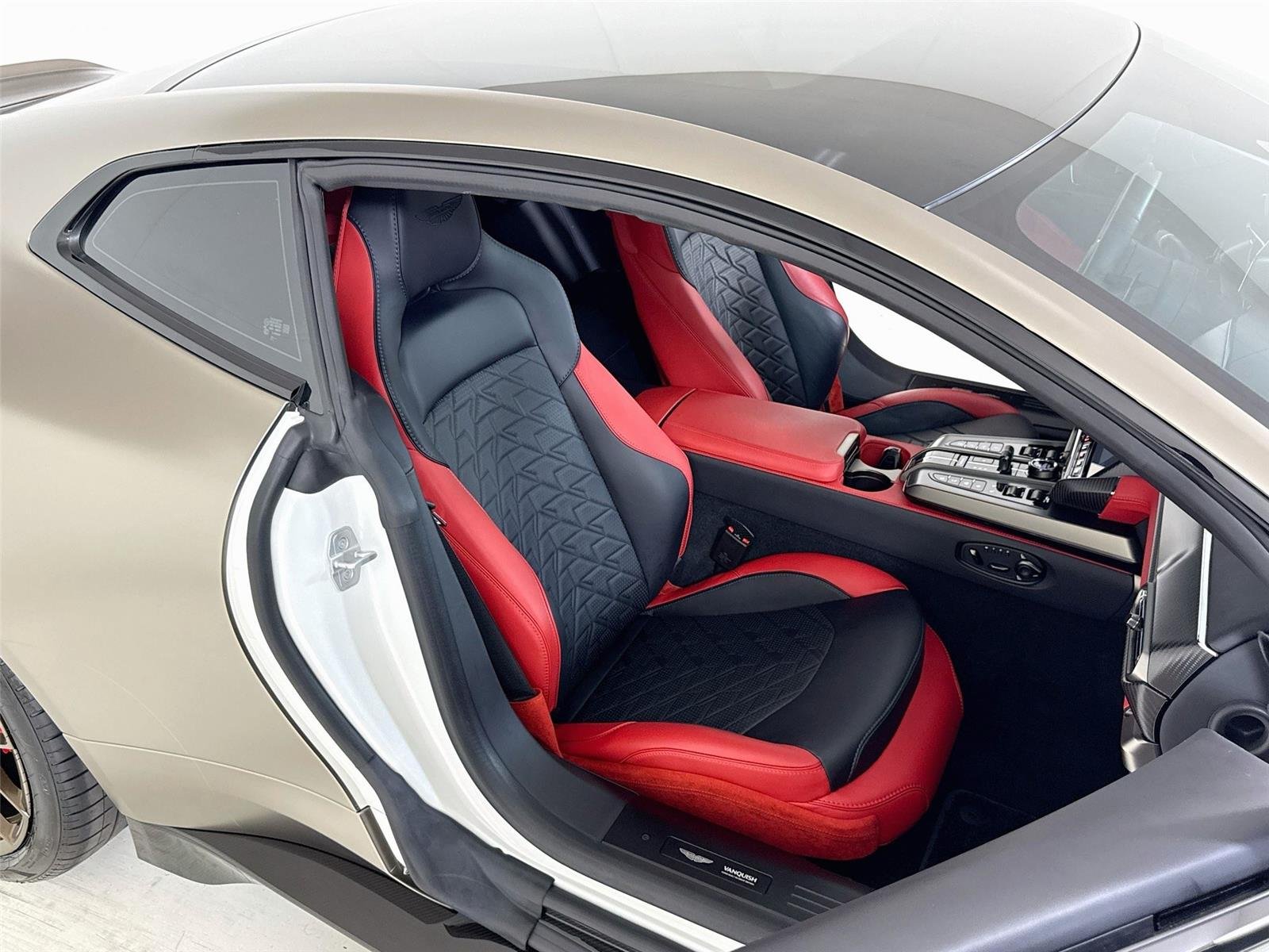 Used 2025  Aston Martin  image 24