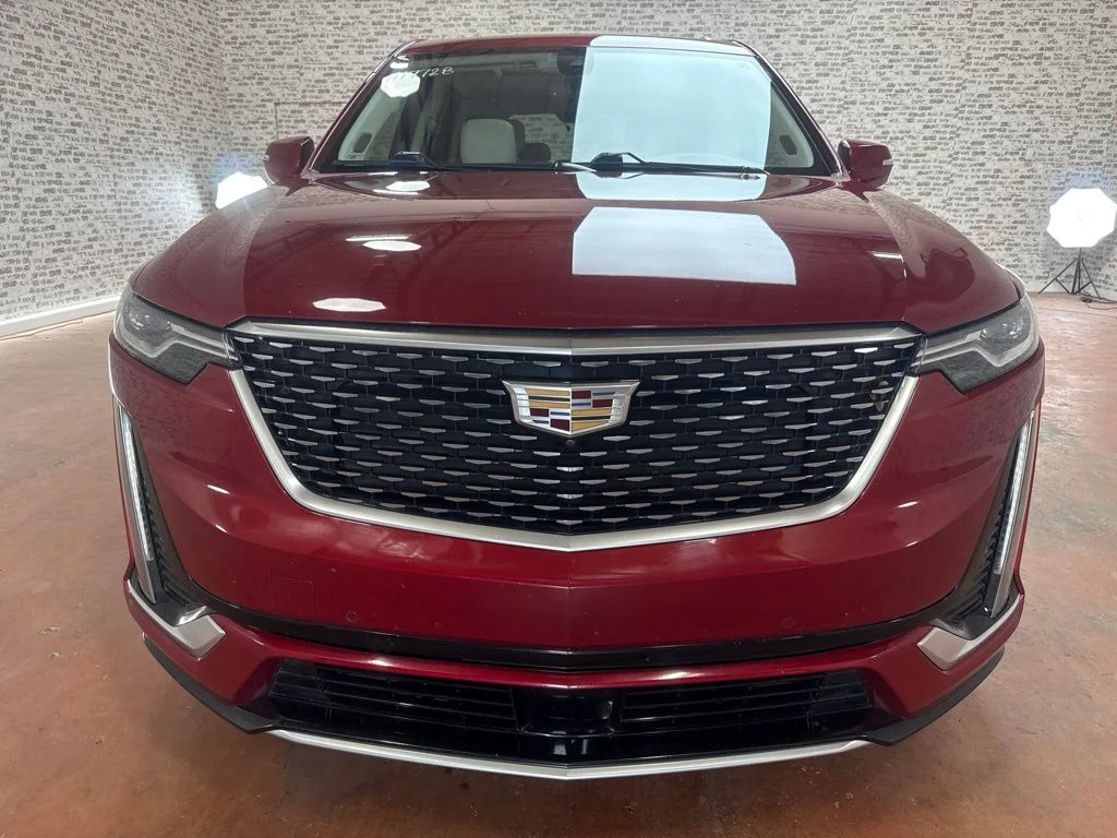 Used 2020 Red Horizon Tintcoat Cadillac Premium Luxury image 2