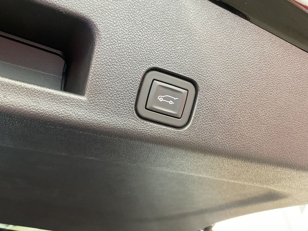 Used 2025 Black GMC Denali image 12
