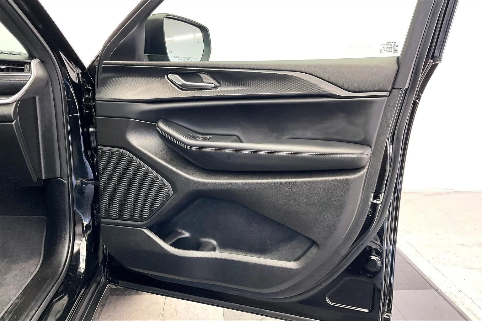 Used 2025 Diamond Black Crystal Pearlcoat Jeep Laredo image 26