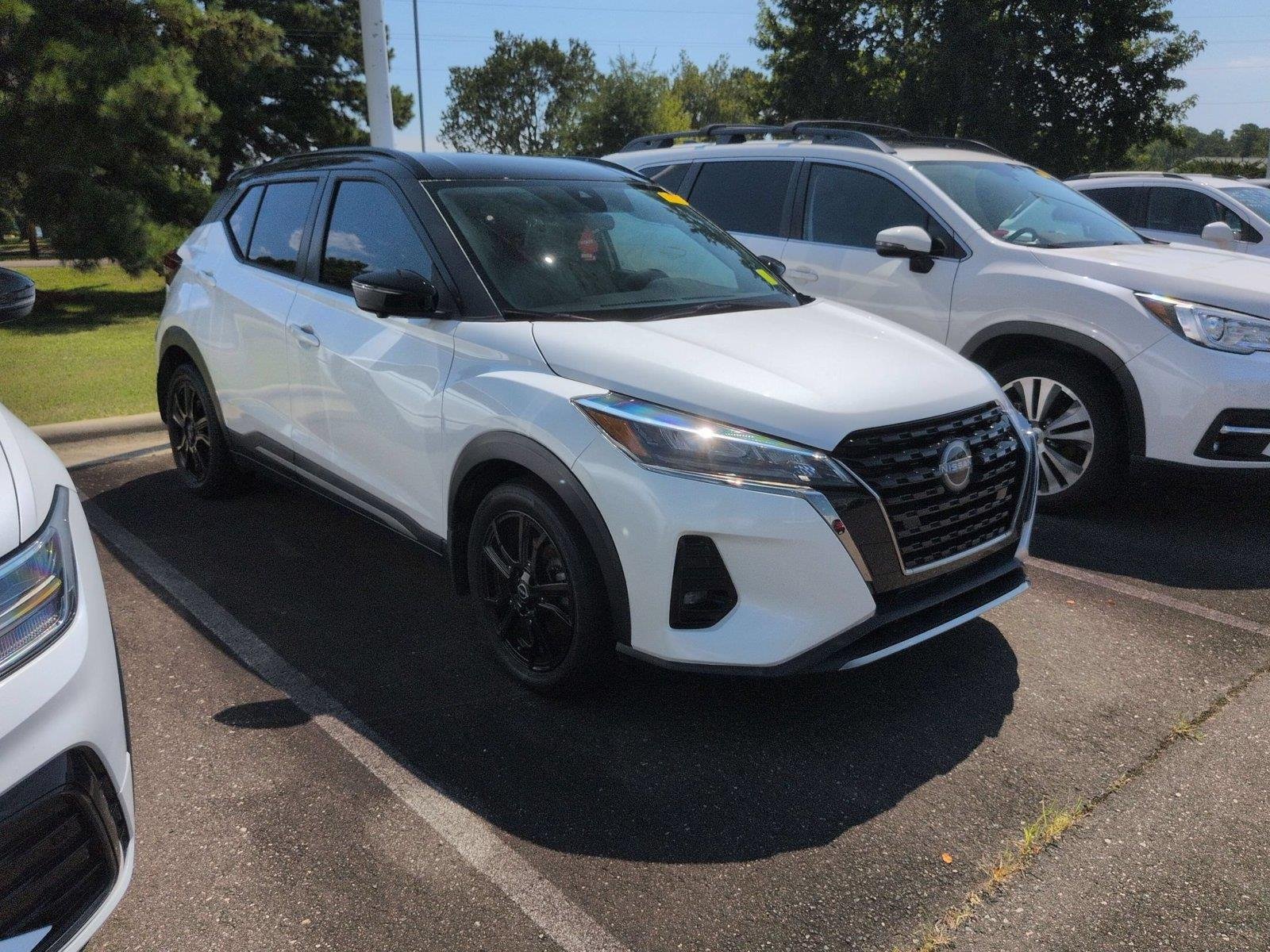 Used 2022 Aspen White Tricoat/Super Black Nissan SR image 2