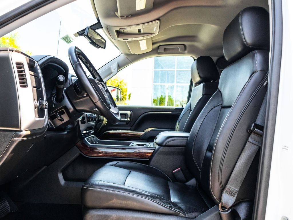 Used 2018 White GMC SLT image 18