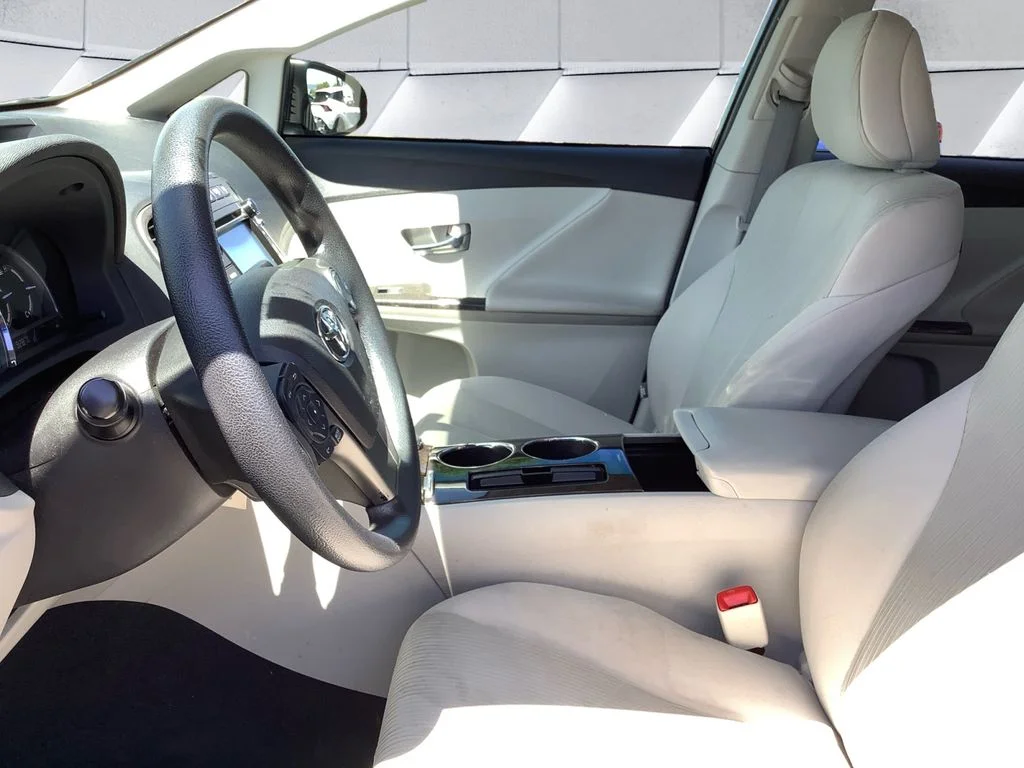 Used 2015 Gray Toyota LE image 7