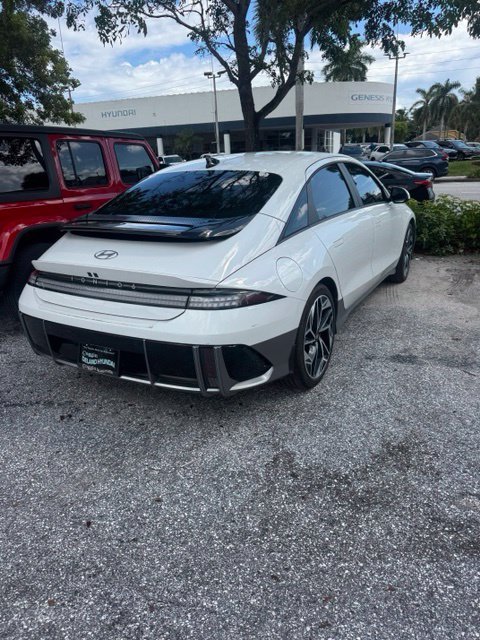 Used 2023 White Hyundai SEL image 3