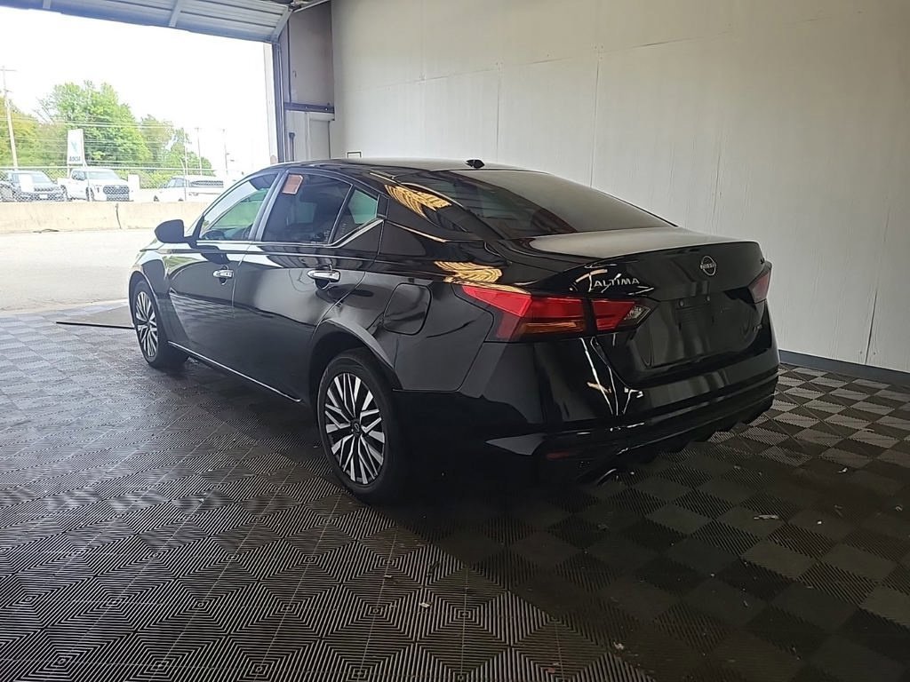 Used 2023 Black Nissan 2.5 SV image 15