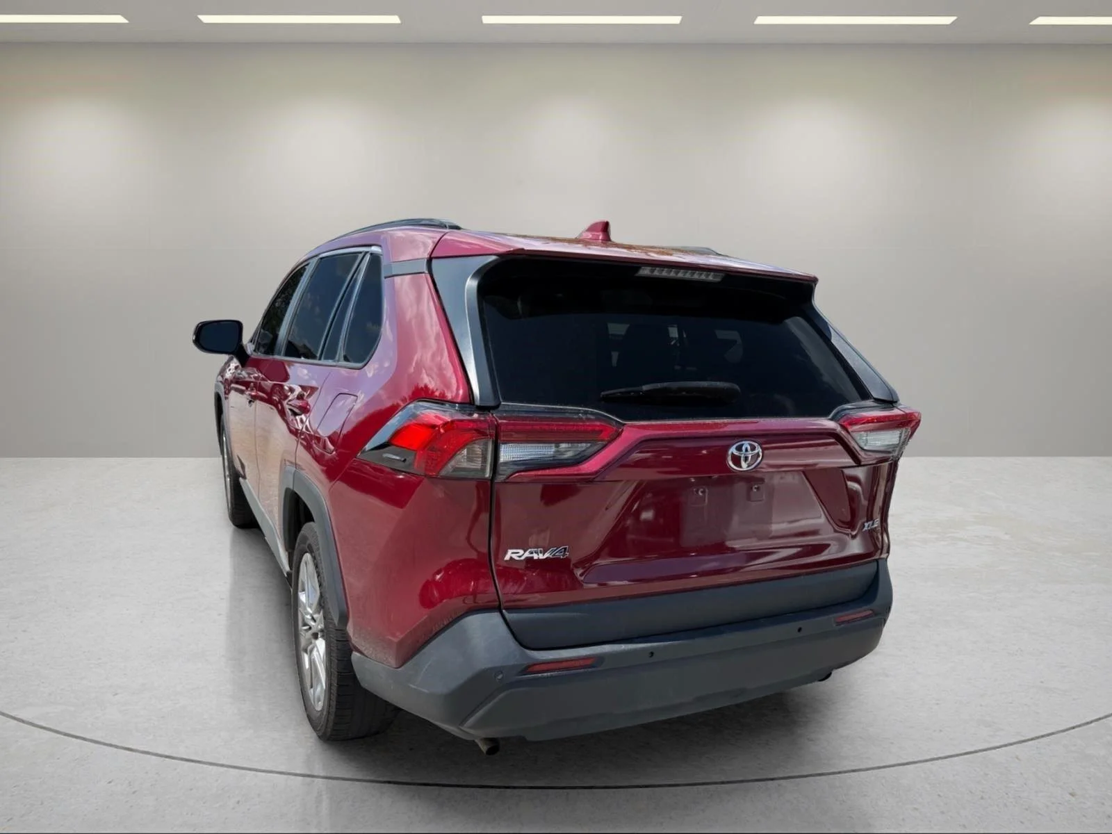 Used 2019 Ruby Flare Pearl Toyota XLE Premium image 8
