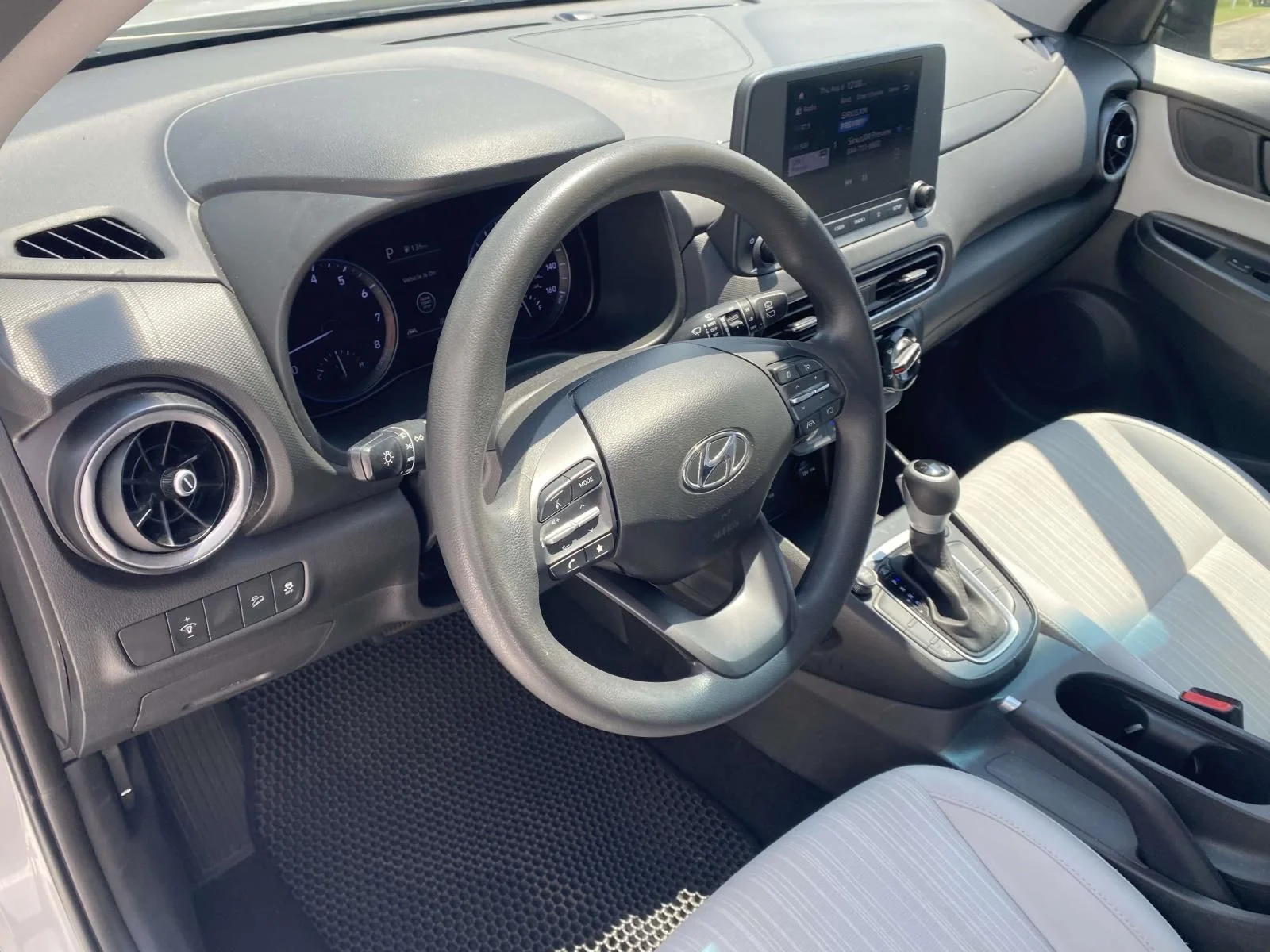 Used 2023 Silver Hyundai SEL image 17