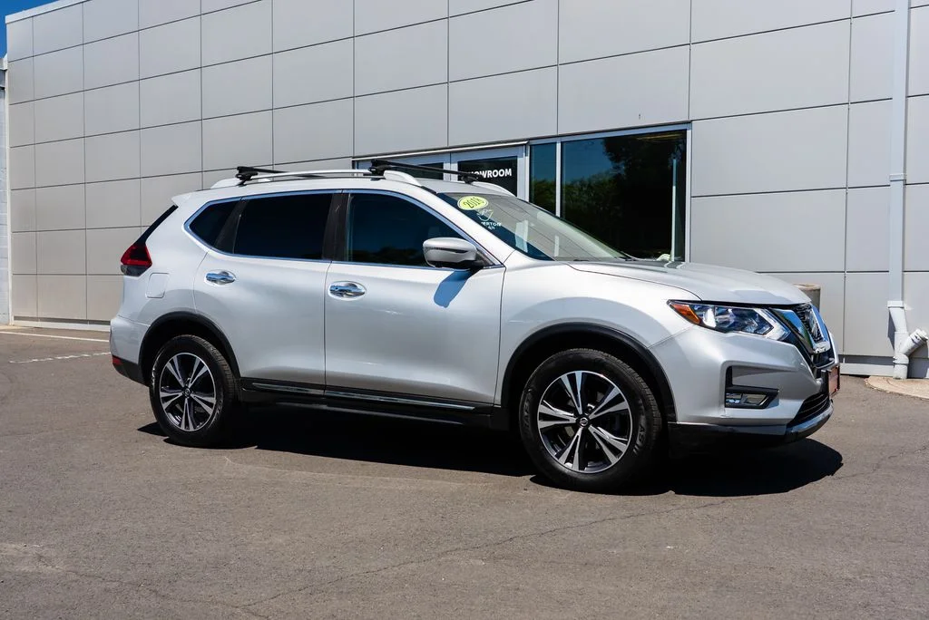 Used 2018 Silver Nissan SL image 27