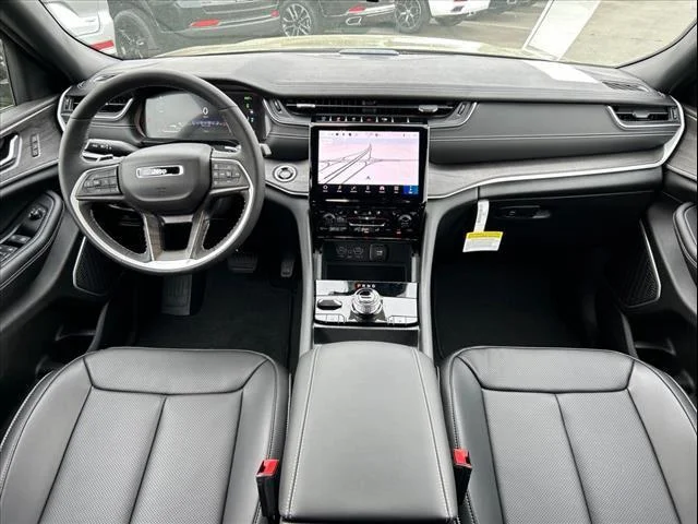 Used 2024 Rocky Mountain Pearlcoat Jeep  image 27