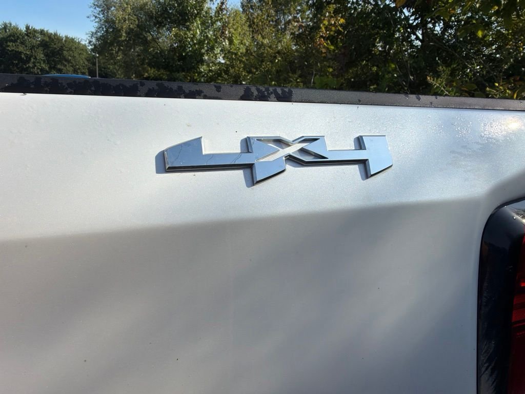 Used 2025 White GMC SLT image 10