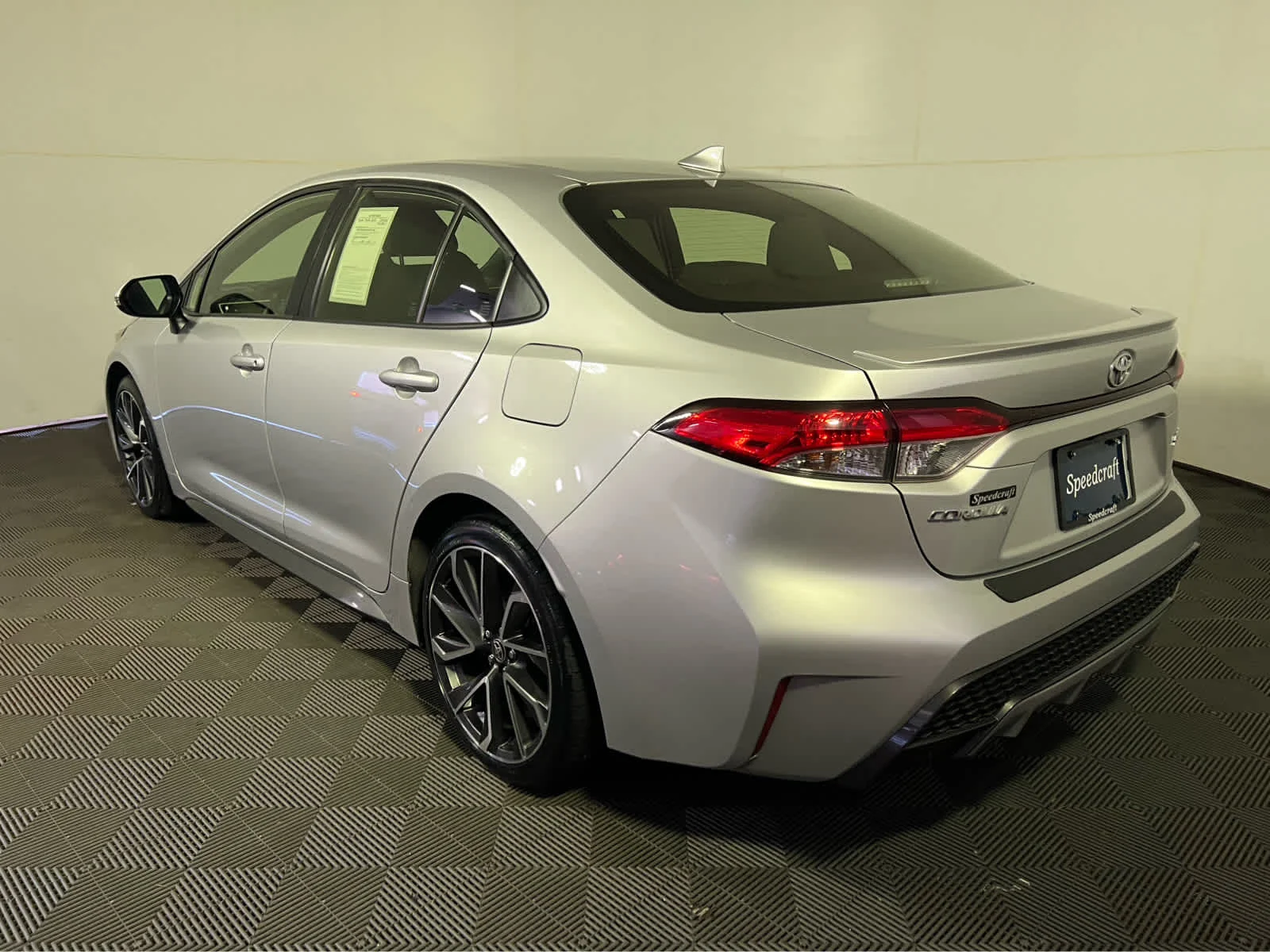 Used 2022 Classic Silver Metallic Toyota SE image 5