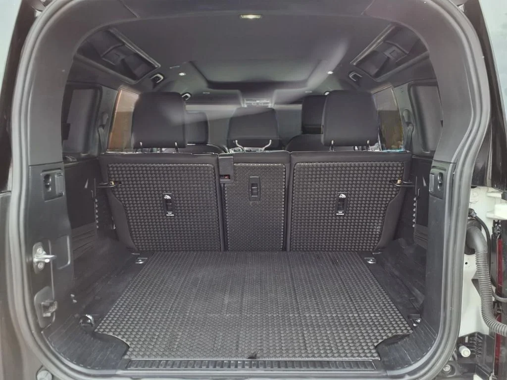 Used 2025 White Land Rover S image 24