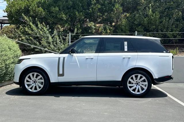 New 2026 Ostuni Pearl White Land Rover SE image 2