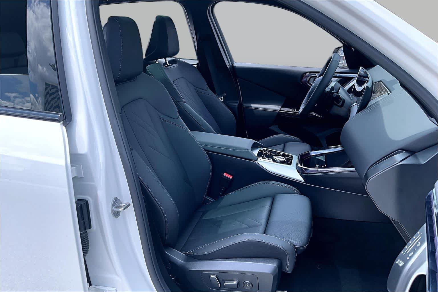 Used 2026 Alpine White BMW 30 xDrive image 8