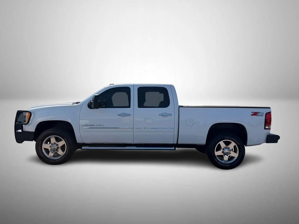 Used 2011 White GMC Denali image 6
