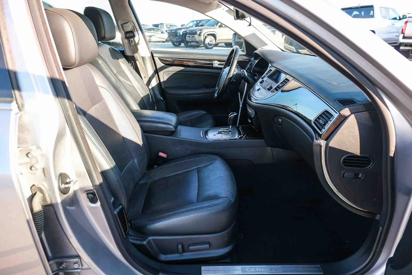 Used 2013 Titanium Gray Metallic Hyundai 3.8L image 18