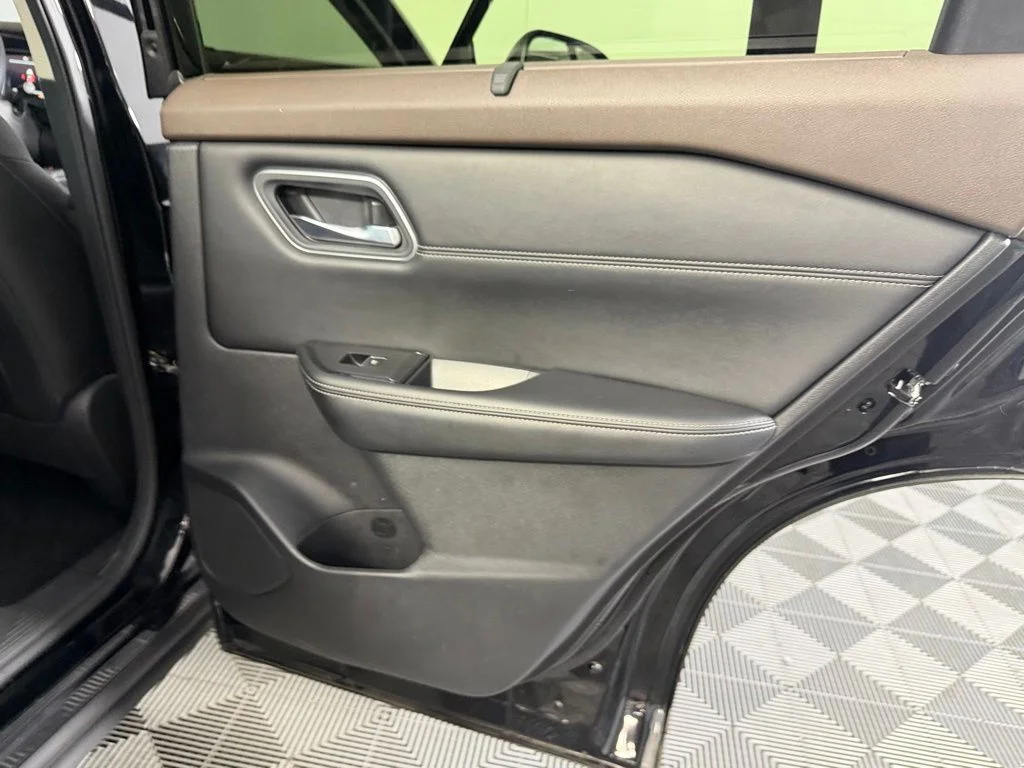 Used 2023 Black Nissan Platinum image 31