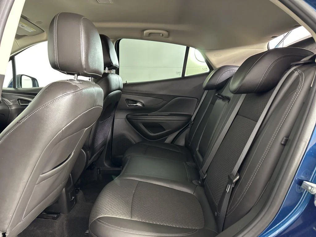 Used 2020 Azure Buick Preferred image 10