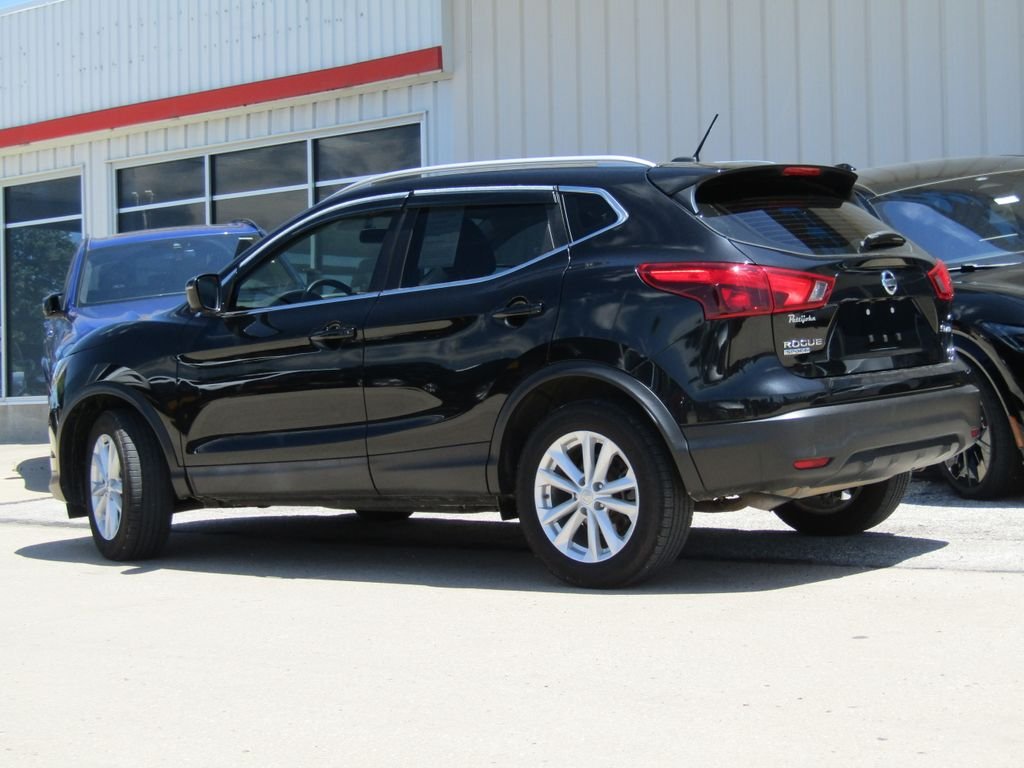 Used 2017 Black Nissan SL image 10