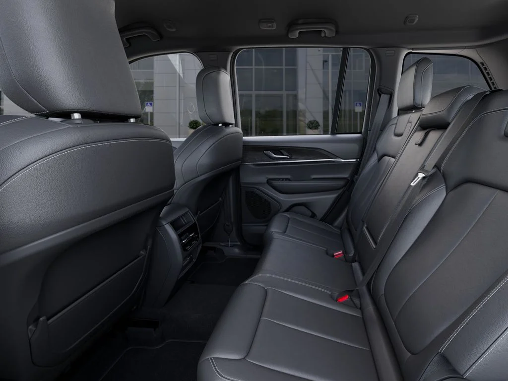 New 2025 Bright White Clear-Coat Exterior Paint Jeep Limited image 24