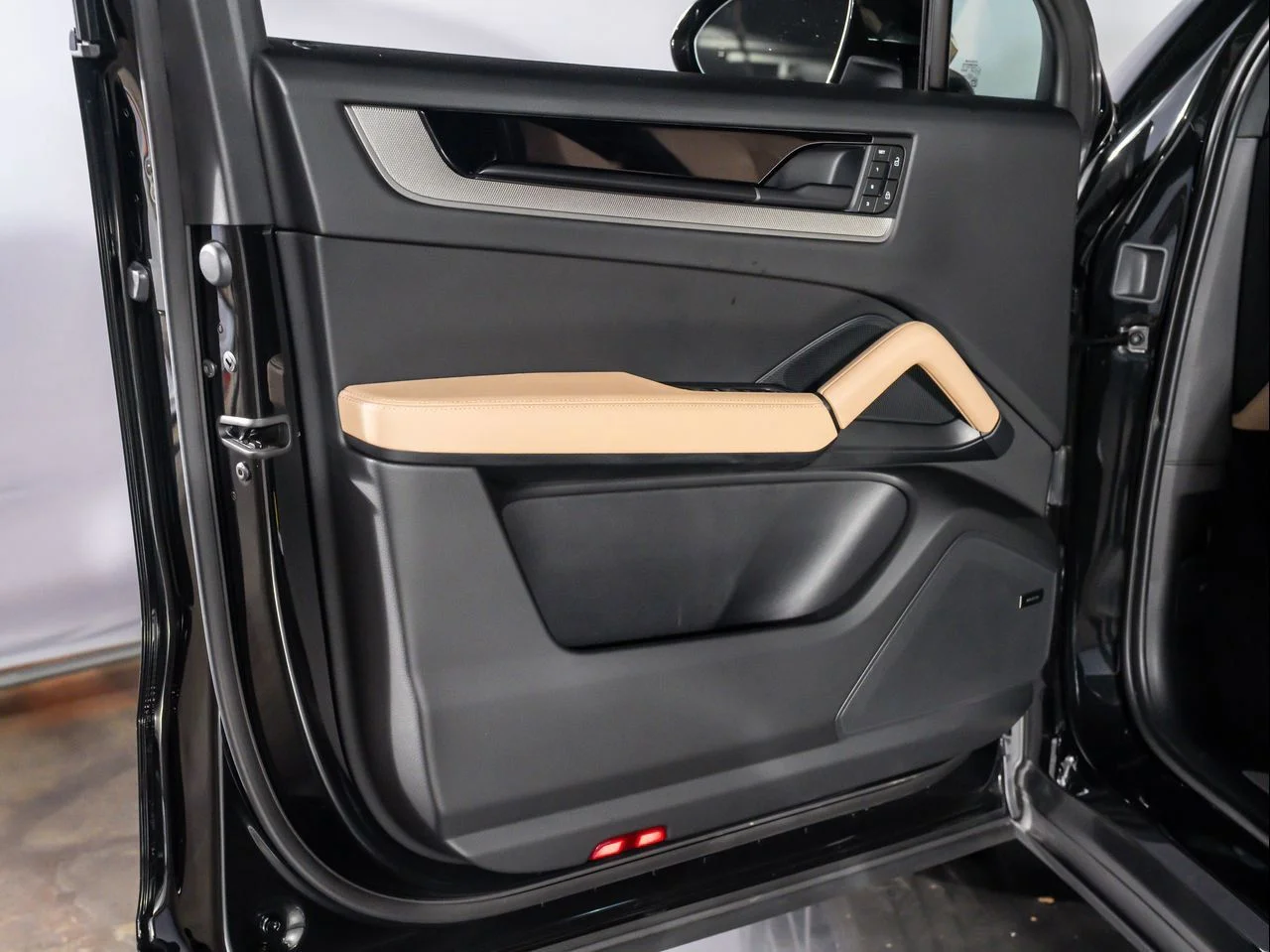 Used 2025 Black Porsche  image 21
