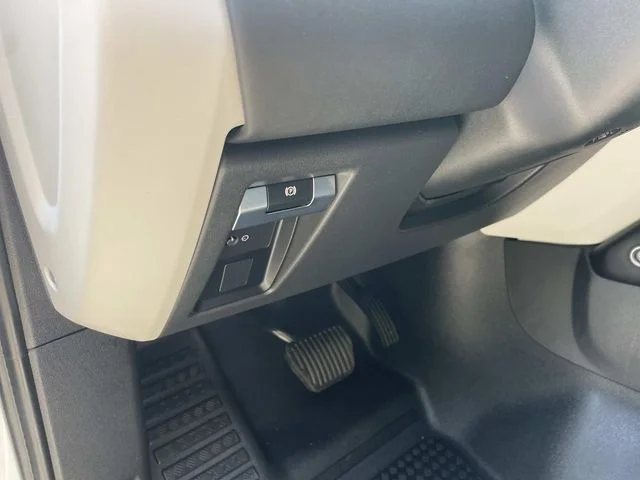 2025 Land Rover Defender S - Photo 21