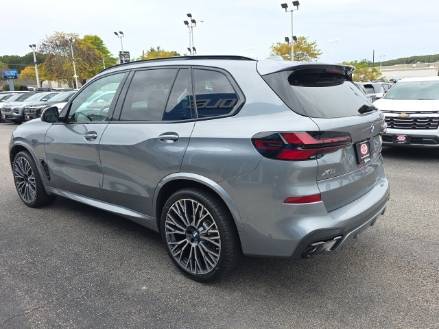 Used 2025 Gray BMW xDrive40i image 5