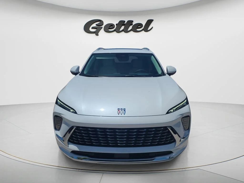 New 2026 Iridescent White Tricoat Buick Avenir image 2