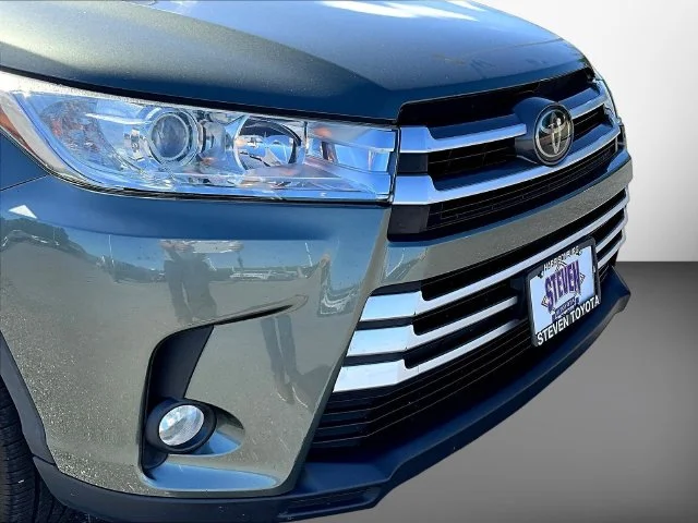 Used 2018 Green Toyota XLE image 40