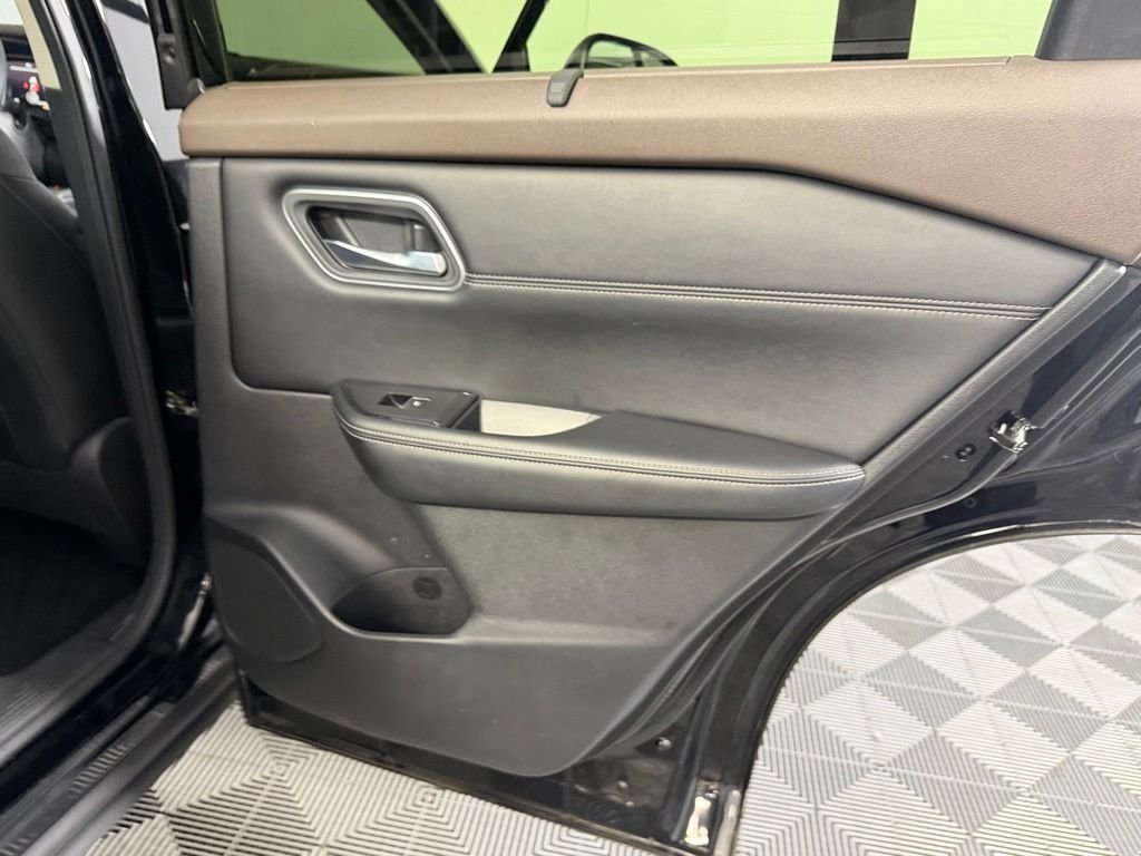 Used 2023 Black Nissan Platinum image 31