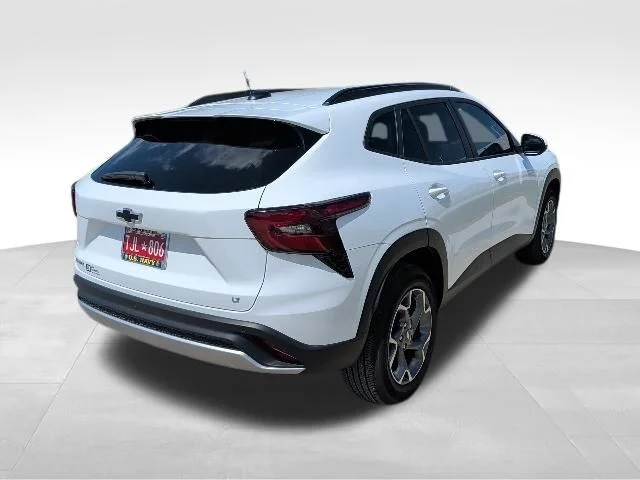 Used 2025 White Chevrolet LT image 3