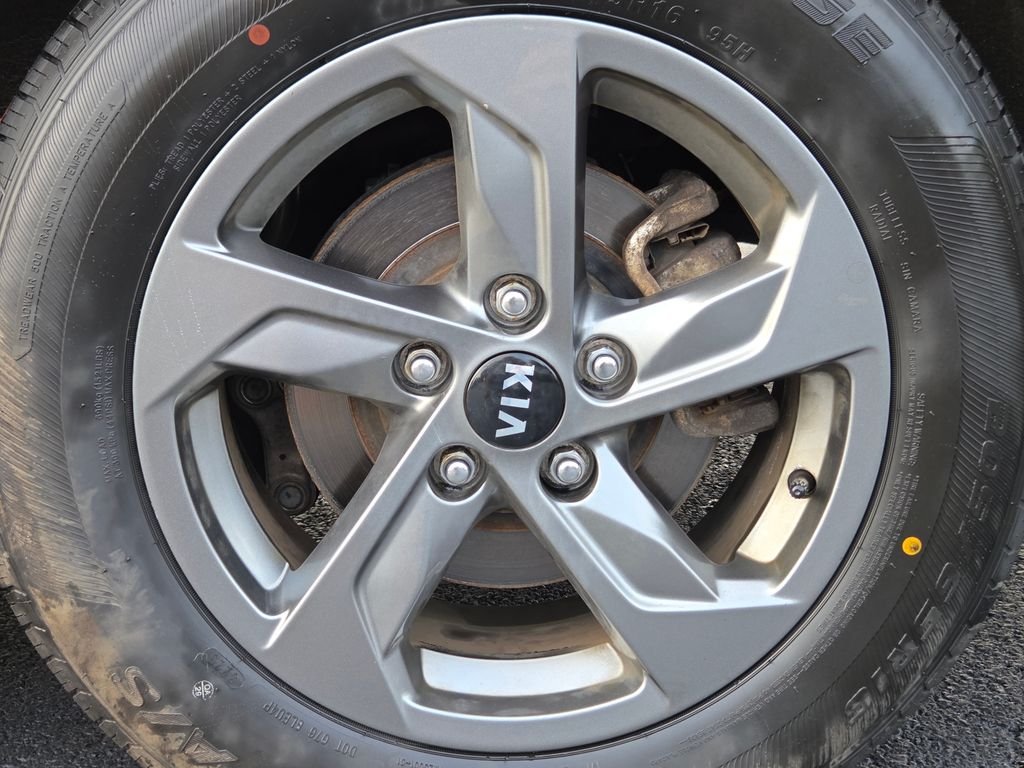 Used 2021 Silver Kia LXS image 14