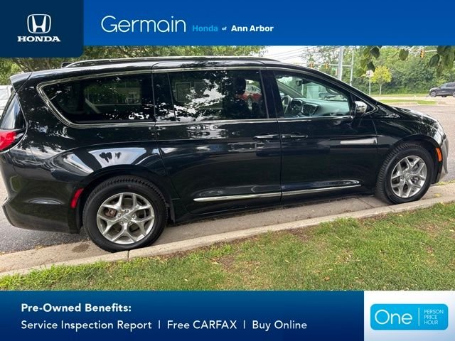 Used 2019 Brilliant Black Crystal Pearlcoat Chrysler Limited image 14