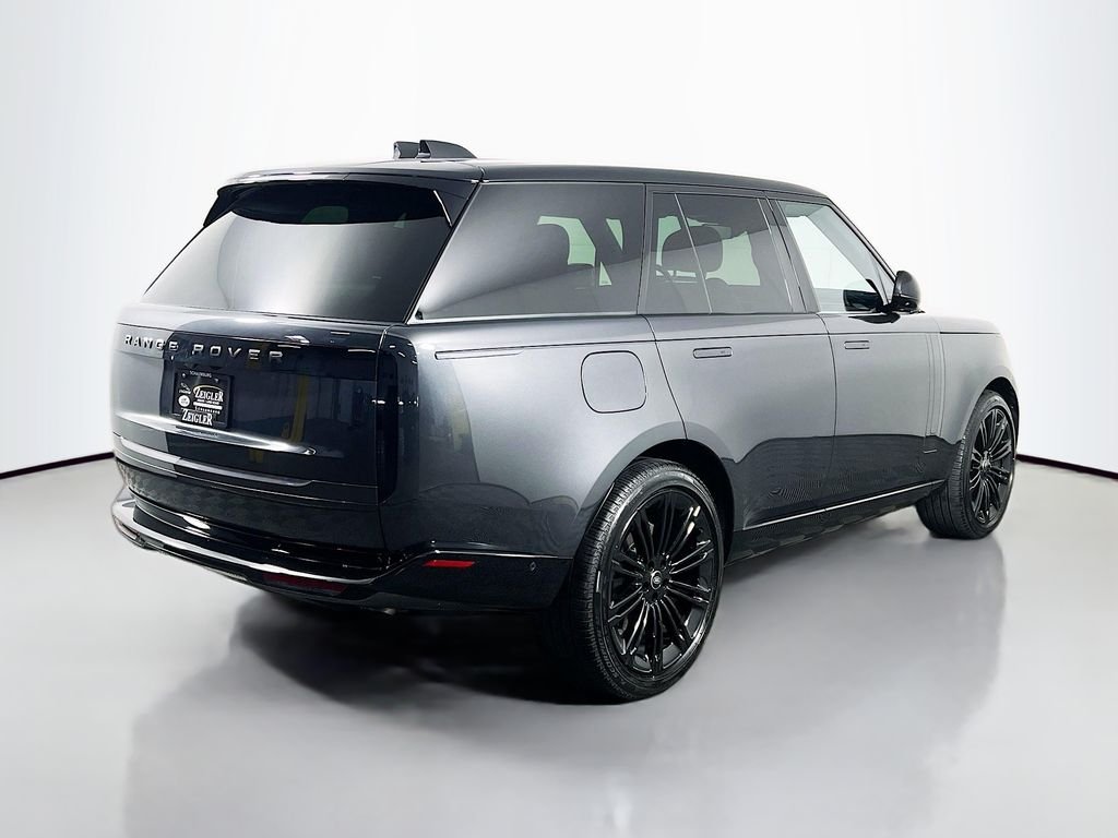 Used 2025 Carpathian Grey Prem Met Land Rover SE image 5