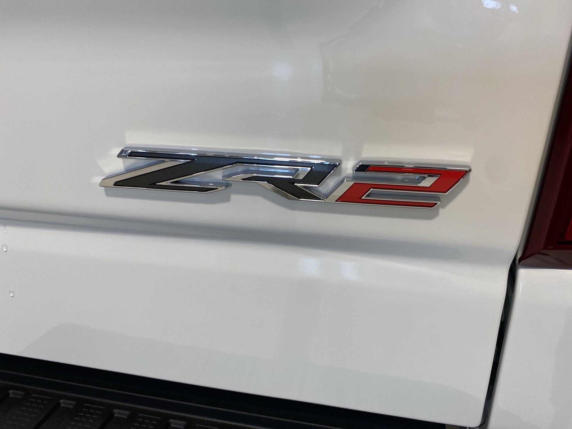 New 2026 Summit White Chevrolet ZR2 image 32