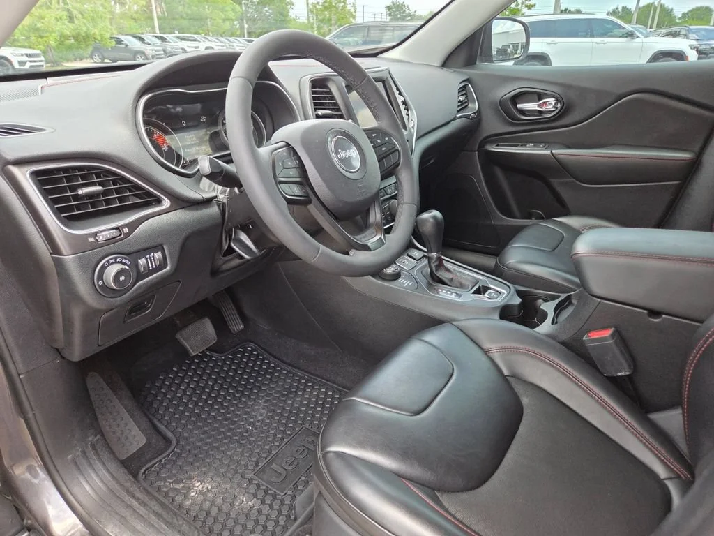 Used 2022 Granite Crystal Metallic Clearcoat Jeep Trailhawk image 29