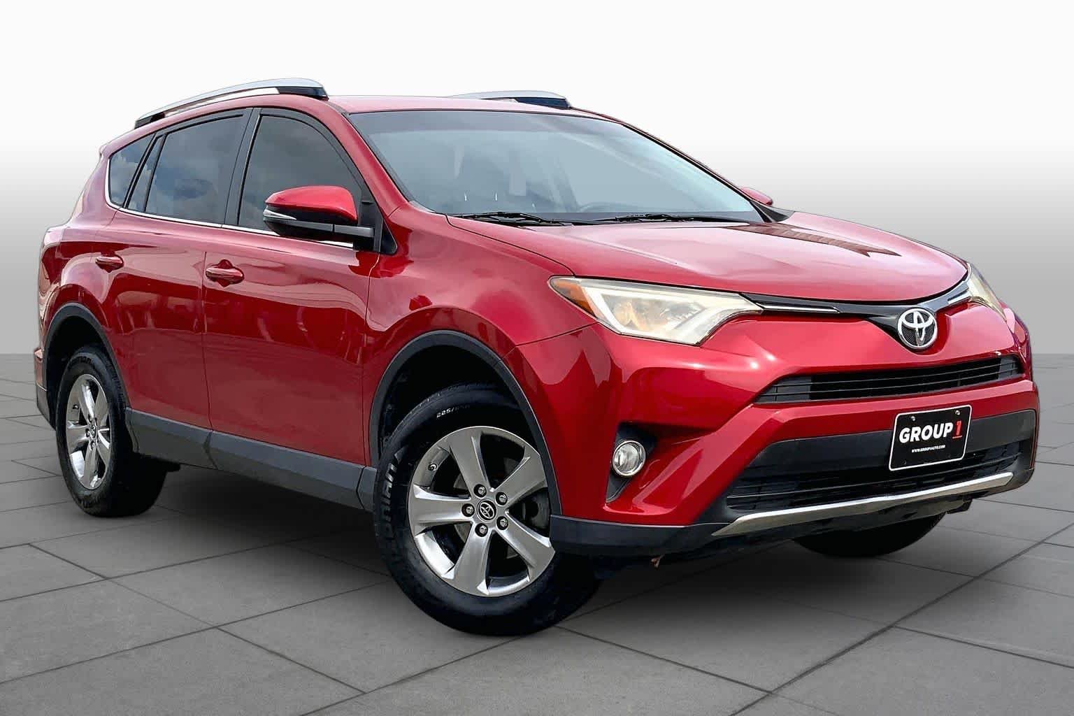 Used 2016 Barcelona Red Metallic Toyota XLE image 3