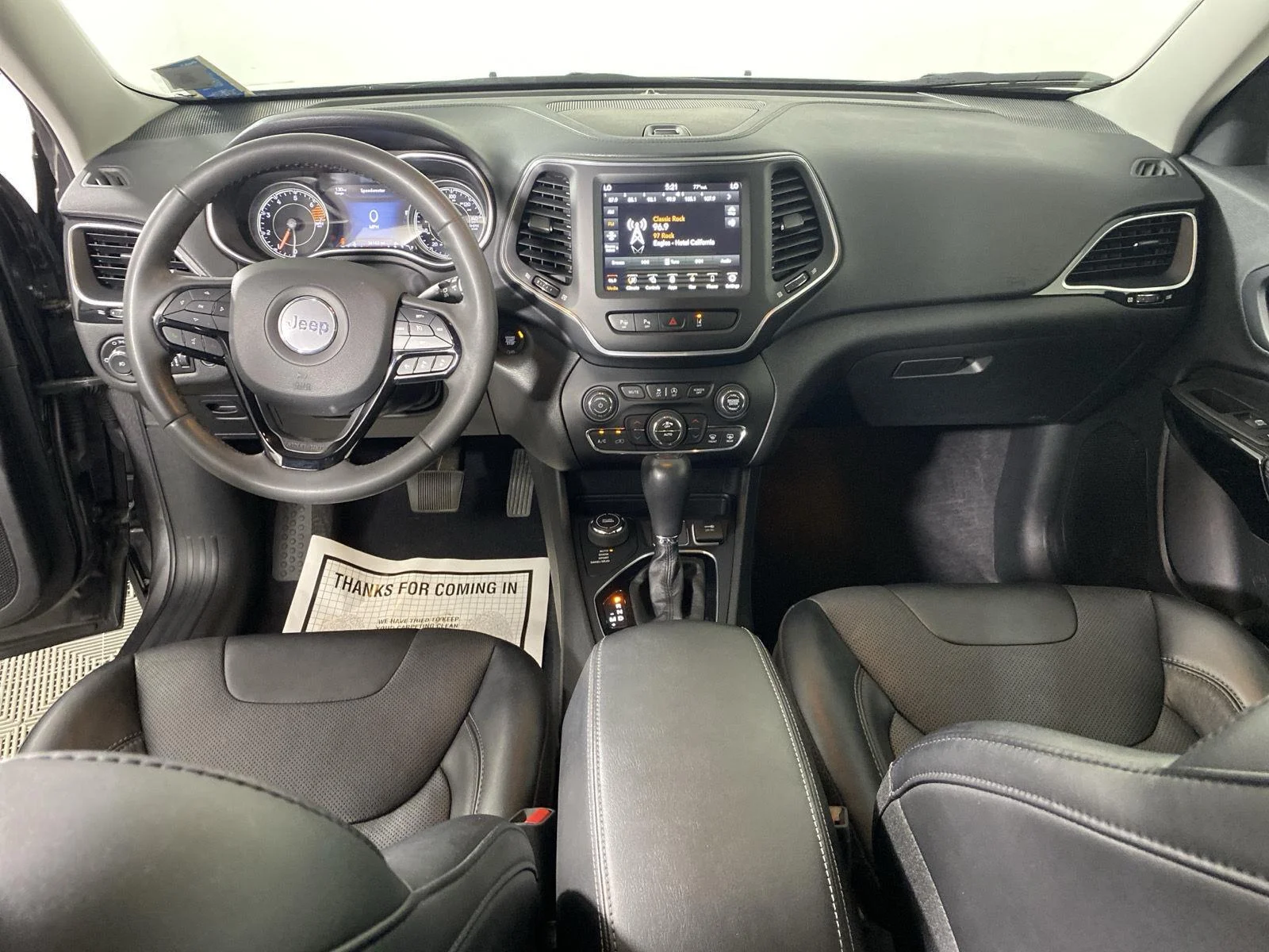 Used 2023 Granite Crystal Metallic Clearcoat Jeep Altitude Lux image 25