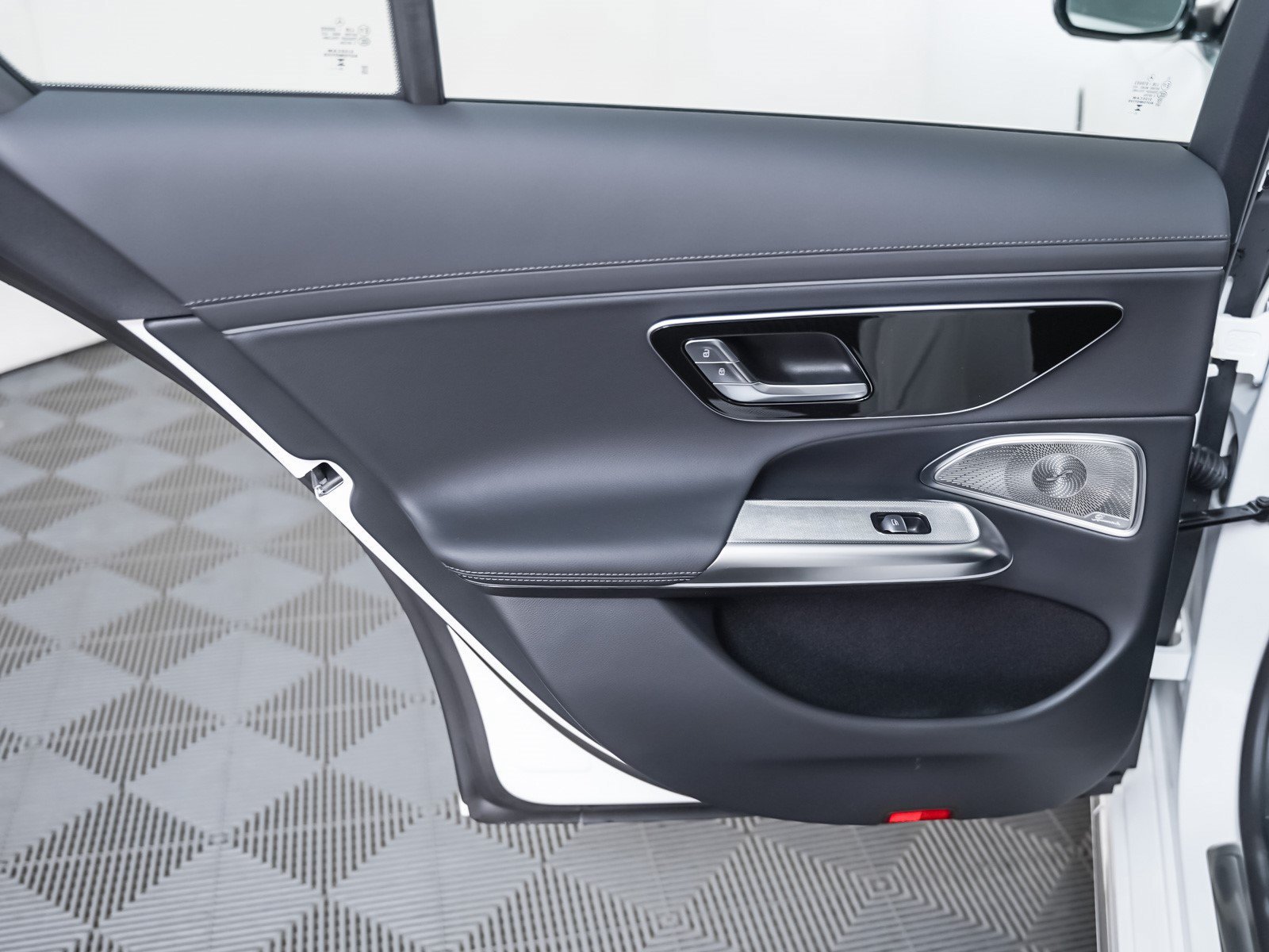 2026 Mercedes-Benz E-Class E350 - Photo 23