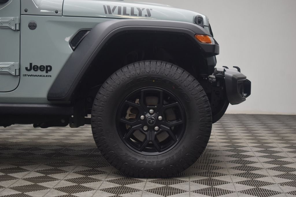 Used 2024 Earl Clearcoat Jeep Sport image 32