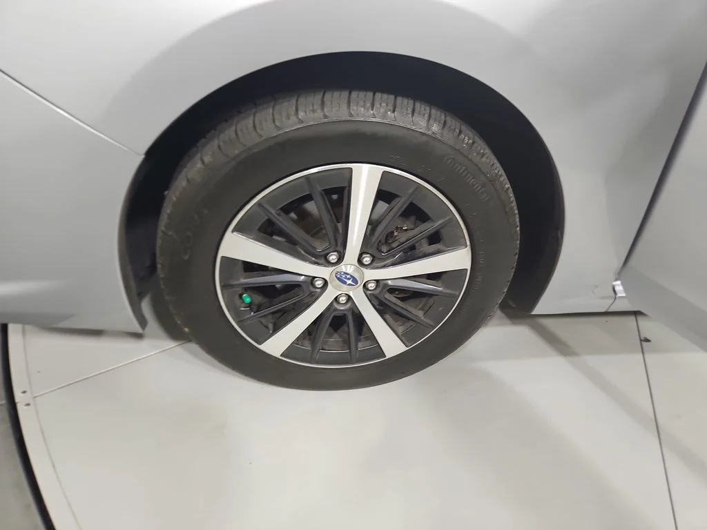 Used 2020 Silver Subaru Base image 26