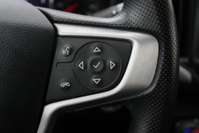 Used 2023 SUMMIT WHITE GMC SLE image 8